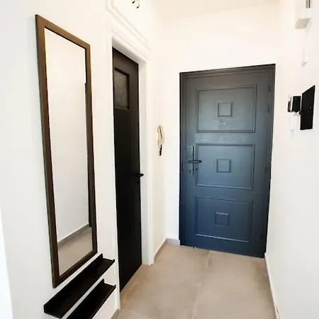 Hubstay - Klea'S City Apartment Suite Larnaca Exterior photo