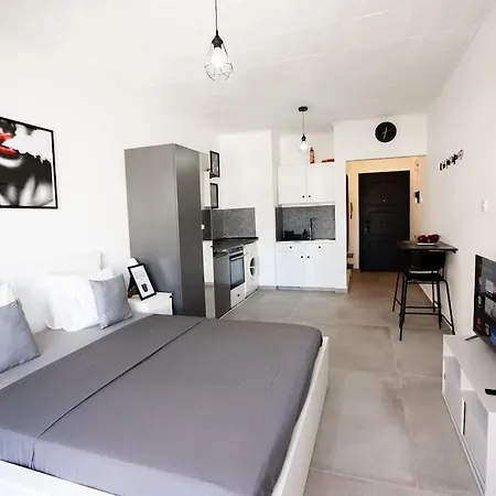 Hubstay - Klea'S City Apartment Suite Larnaca Exterior photo