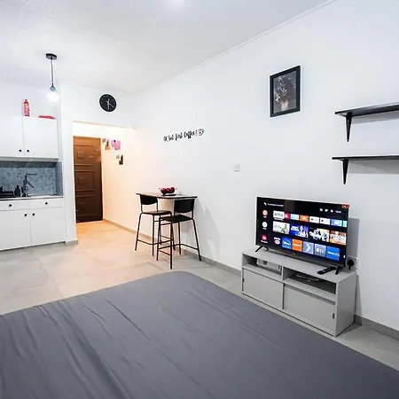 Hubstay - Klea'S City Apartment Suite Larnaca Exterior photo